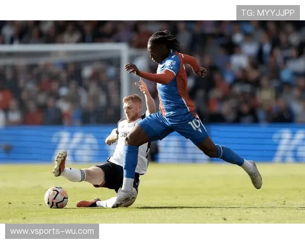 《全球足球赛季最新动态：各大联赛焦点战报与转会风云》